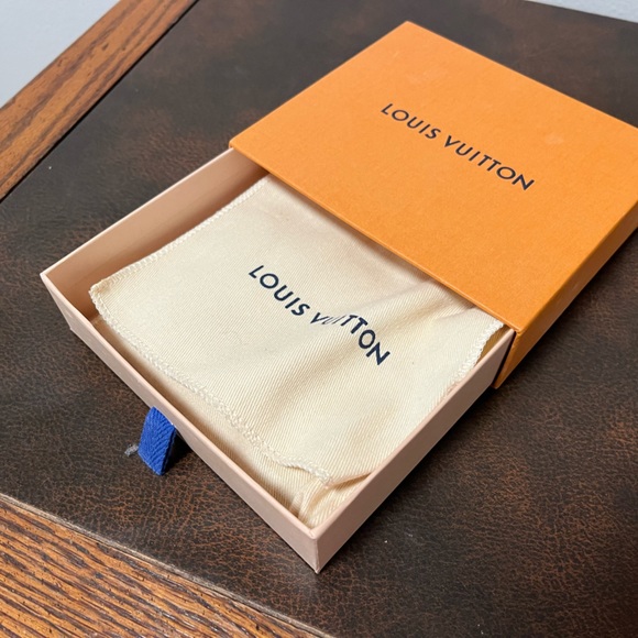 Men’s Louis Vuitton Bifold Wallet - Picture 11 of 15